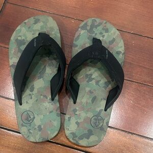 Volcom Green Camo Flip Flops with Black Straps